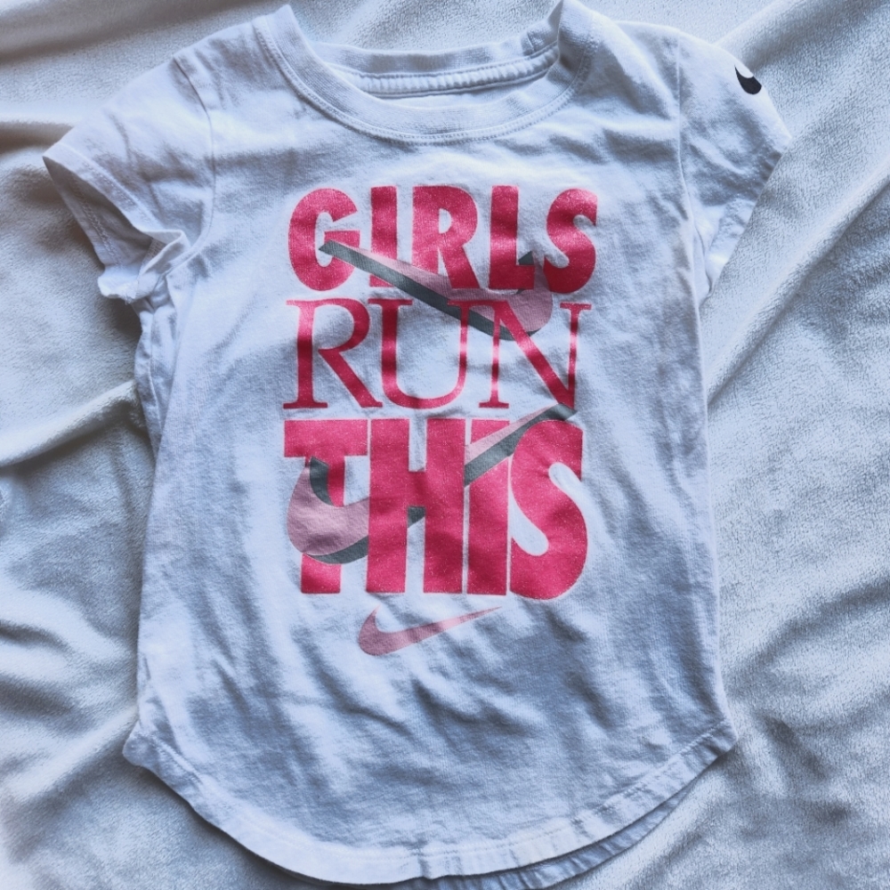 Kids XS Nike Tee - Picture 1 of 3